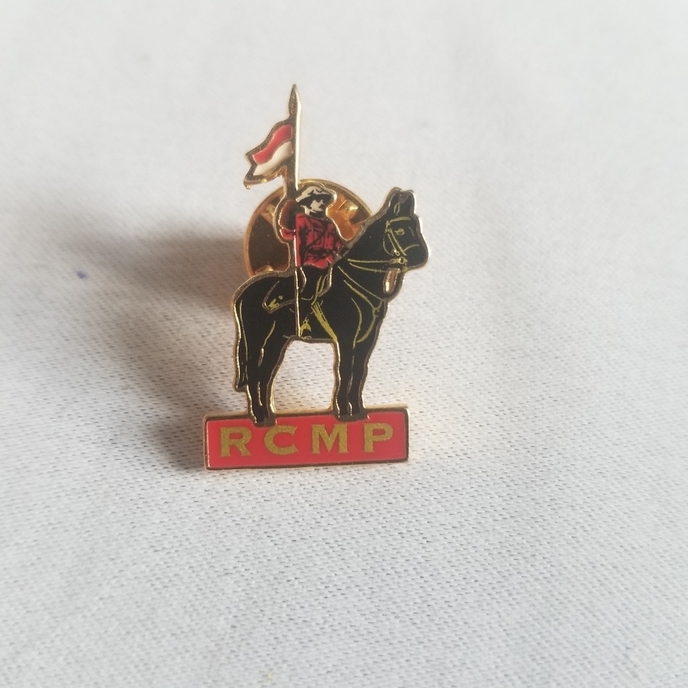 9 Vintage Pins,8 Metal and 1 porcelain/Ceramic. - Picture 5 of 11
